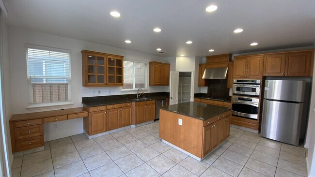 Building Photo - Mountain House Home Spacious 4 Bedroom, 3.5 Bath Home with Bonus Loft