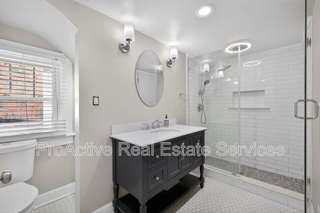 Building Photo - 1329 Cedar Ln