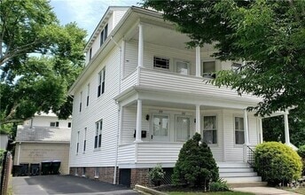 Building Photo - 133 Sharon St