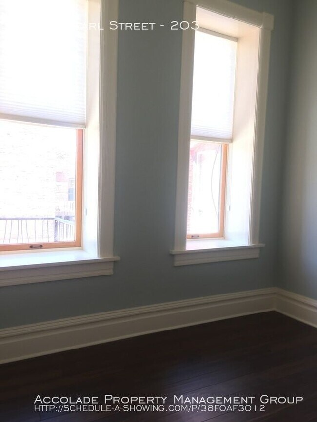 Building Photo - Luxury Downtown Living