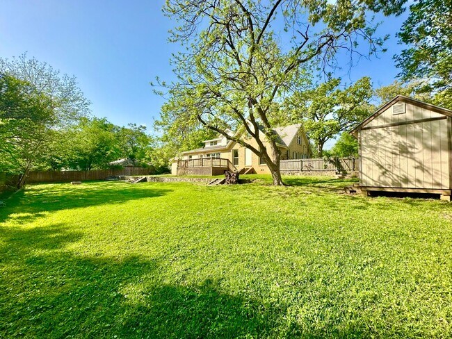 Building Photo - Spacious 4 Bedroom in the Heart of Tyler! Available Now!