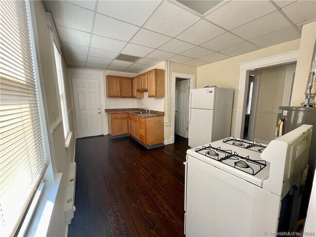 Building Photo - 68 Englewood Ave