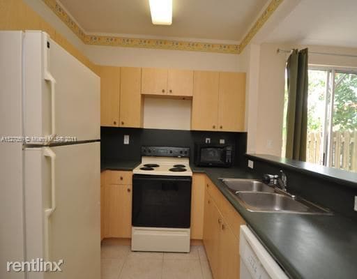 Building Photo - 3 br, 2.5 bath Townhome - 13596 NW 9th Ct