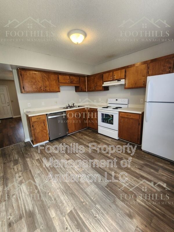 Building Photo - 108 Woodland Dr