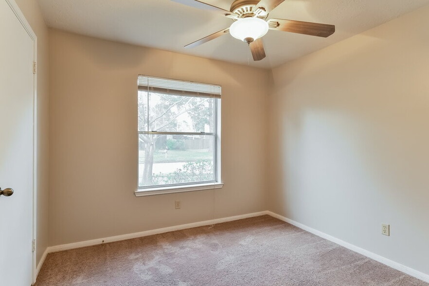 Building Photo - 28907 Binefield St