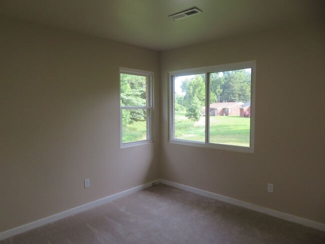 Building Photo - Colonial Heights Virginia