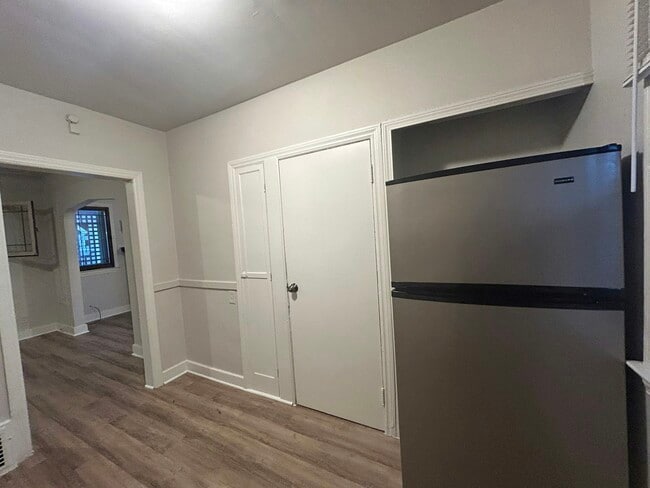 Building Photo - 4401 Buckingham