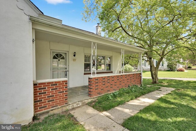 Building Photo - 27 Roselle Ave