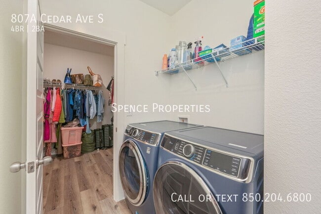 Building Photo - 807A Cedar Ave S