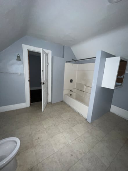 Building Photo - 133 Defiance Ave