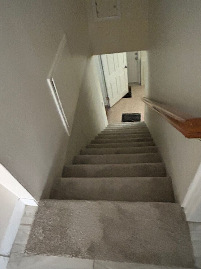 Building Photo - 4BD/2BA on the Island!