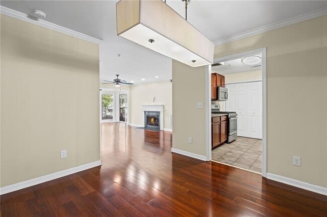 Building Photo - 401 Augusta Dr