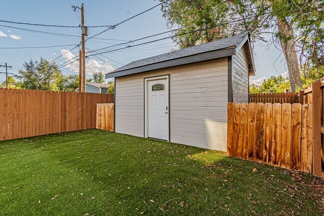 Building Photo - Contemporary 3BD, 2.5BA Edgewood Home with Fenced Yard and Carport