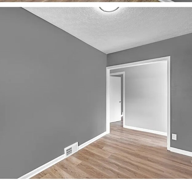 Building Photo - 204 Grove Ave