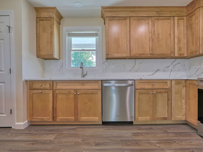 Building Photo - Great Views in Milton! 3-bedroom, 2.5 bath...