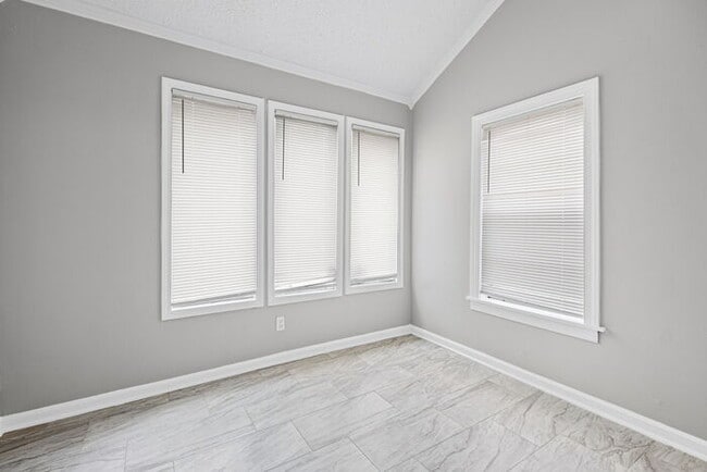 Building Photo - 42 Bonita Dr