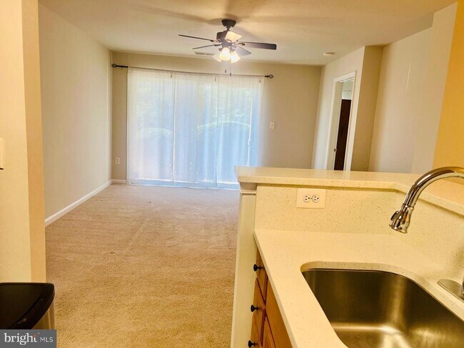Building Photo - 1049 Gardenview Loop