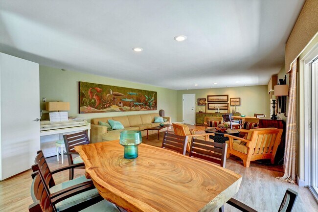 Building Photo - 2 Bedroom Oceanfront Condo in South Laguna Beach