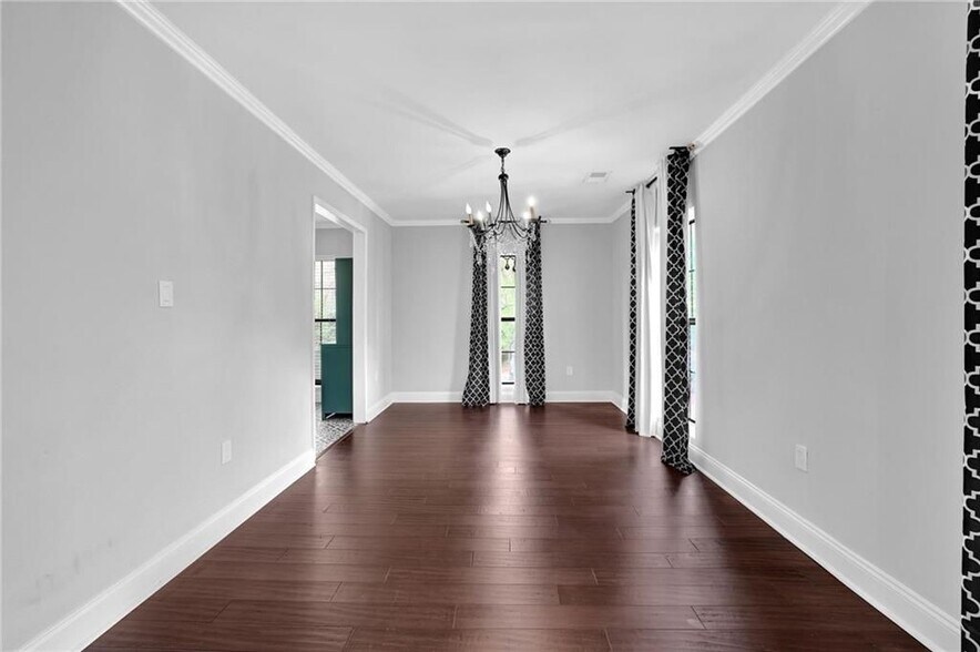 Building Photo - 1104 Pine Heights Dr NE