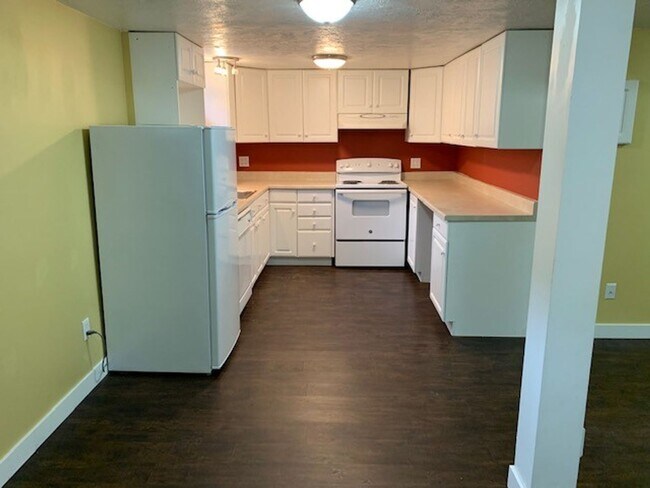 Building Photo - 1221 Crandall Ave S