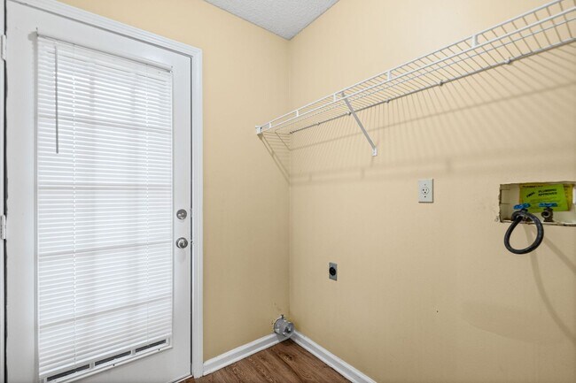 Building Photo - 7782 Shadowland Dr
