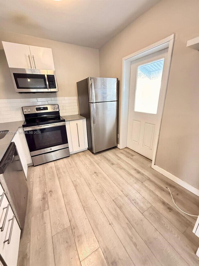 Building Photo - 1151 NE 18th St