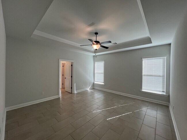 Building Photo - 9922 Stratford Dr