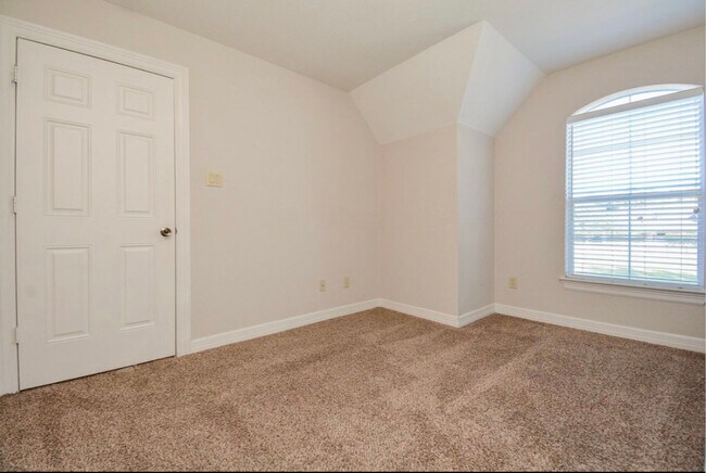 Building Photo - 4034 Glen Cove Dr