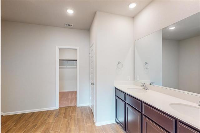Building Photo - 14162 Birch Farm Dr