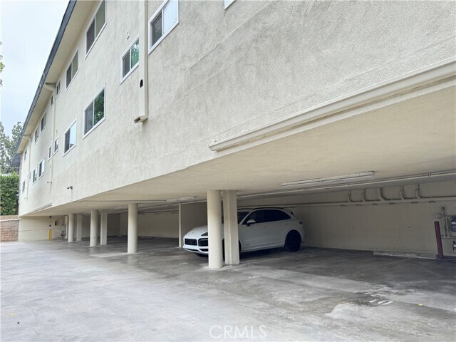 Building Photo - 251 N Oakland Ave
