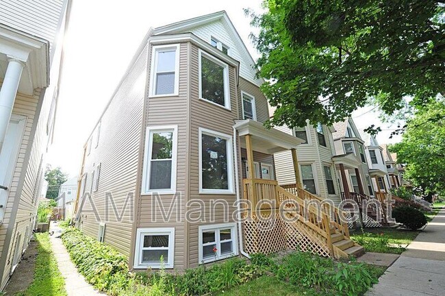 Primary Photo - 3242 N Ridgeway Ave