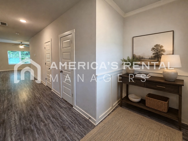 Building Photo - Modern Living in The Heights!