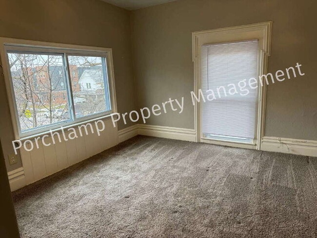 Building Photo - 547 Coit Ave NE