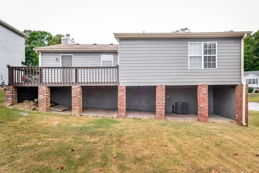 Building Photo - 5550 Emerald Glen