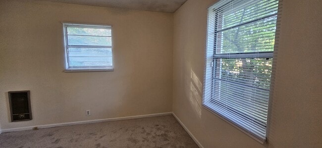 Building Photo - 306 Mustang Dr