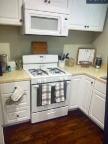 Stovetop - 19723 Hiawatha St