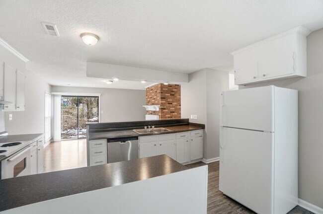 Building Photo - 3 Bedroom Ranch with a 2 Car Garage!