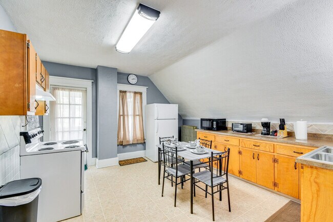 Building Photo - 71 Sanford St