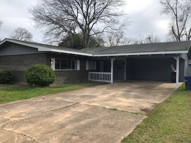 Building Photo - *BROADMOOR TERRACE*FRESH PAINT*LARGE HOME*