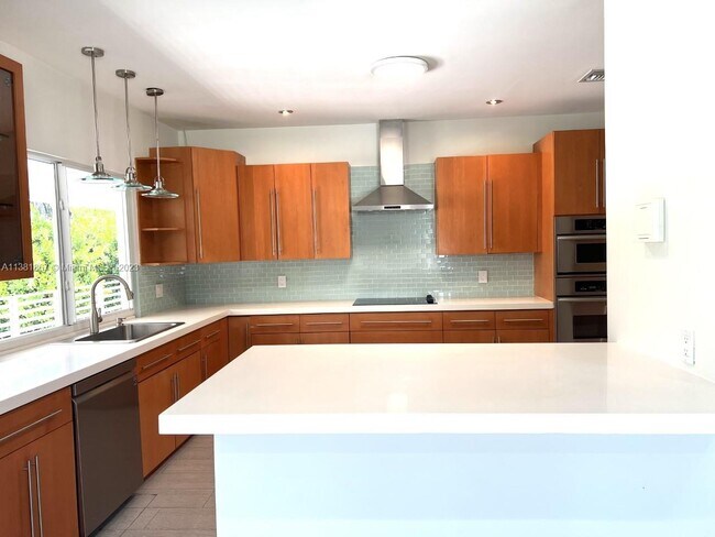 Building Photo - 7720 SW 147th Terrace