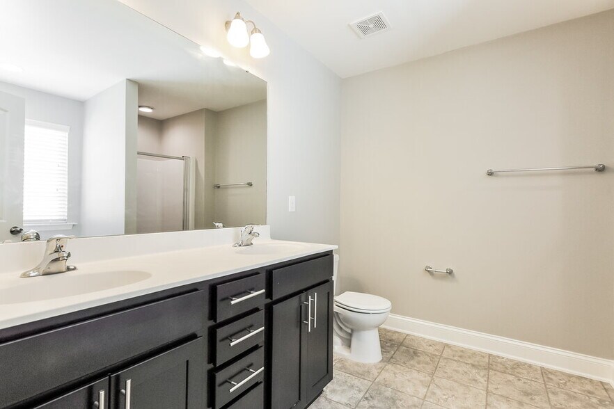 Building Photo - 170 Davelyn Ct
