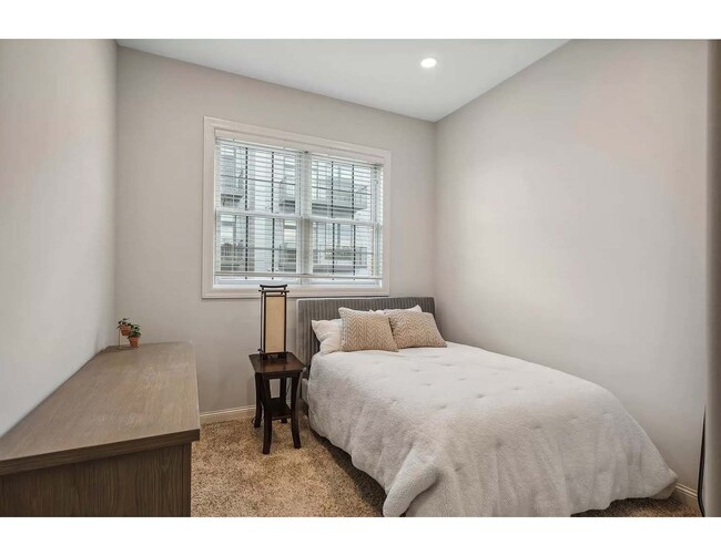 Second bedroom with elevated ceilings - 3125 Inglewood Ave S