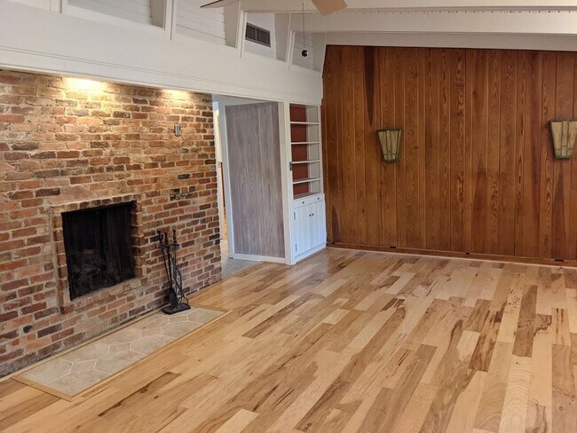 Building Photo - 223 Edgefield Ave NW