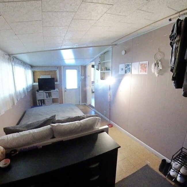 Building Photo - 521 E 2nd St