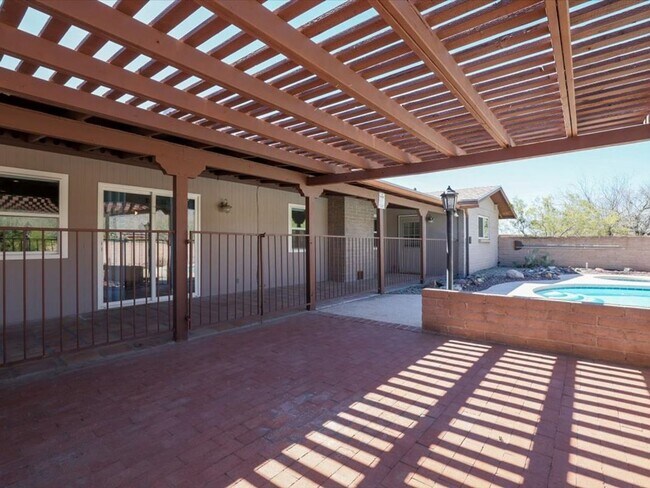 Building Photo - ? Stunning Mountain-View Home with Private Pool & All Utilities Included!!