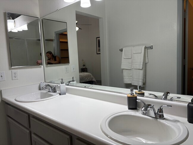Building Photo - 6101 Wild Berry Dr