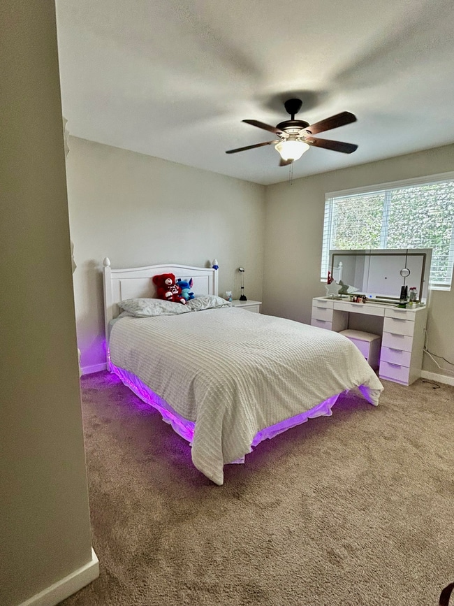 Building Photo - Beautiful Remodeled Home Kent!