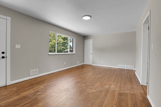 Building Photo - 4 bedroom, 2 bath Home in Golden