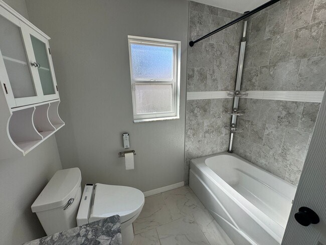 Building Photo - Your Dream Home Awaits! MASSIVE Backyard! ...