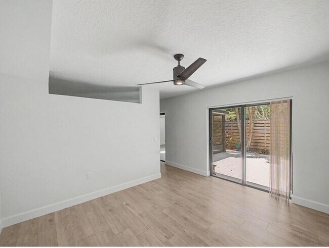 Building Photo - 502 5th Terrace